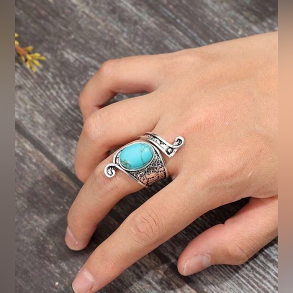 Urban Outfitters Jewelry - ✨NEW Boho Elegant Turquoise and Silver Women's adjustable Ring
